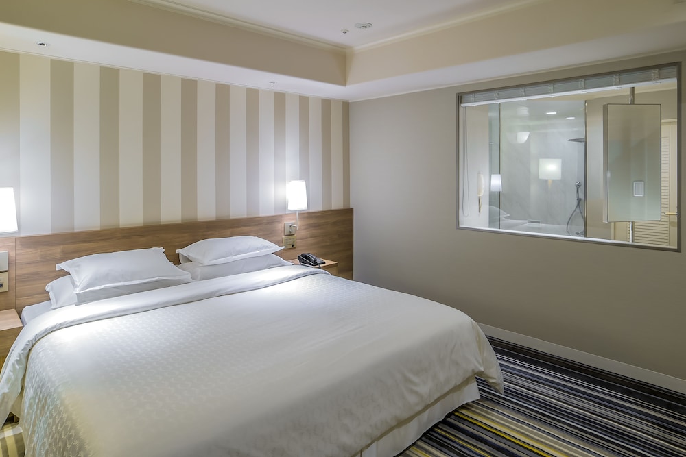 Deluxe Double Room, 1 King Bed, Non Smoking, Ocean View - Photo 2