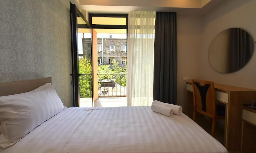 Deluxe Triple Room photo 2