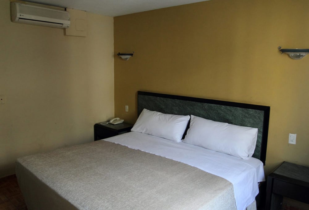 Standard Room, 1 King Bed photo 1