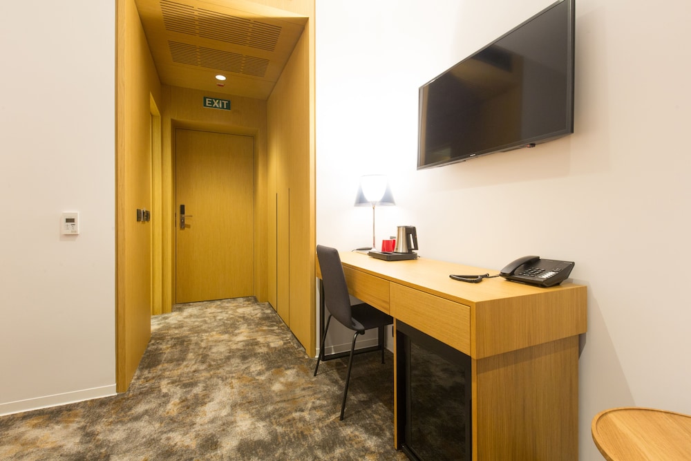 Superior Double or Twin Room, City View - Photo 5