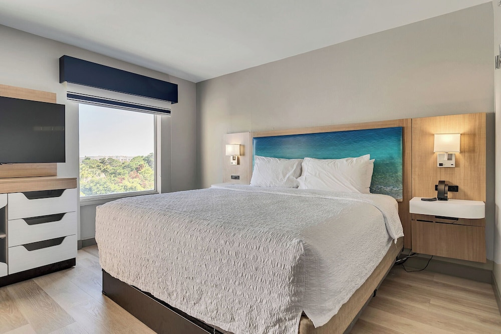 Standard Room, 1 King Bed - Photo 1