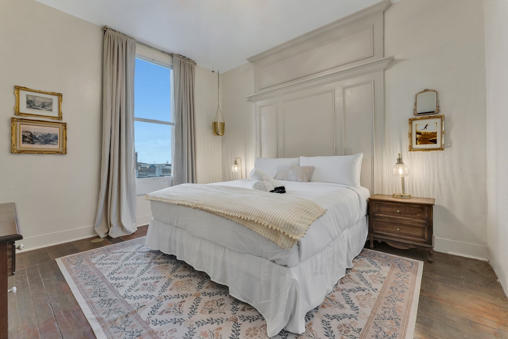 Two Room King and Queen - Suite 15 photo 1