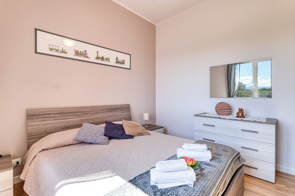 Family Apartment, 2 Bedrooms, Mountainside (VP - Sea Garden - T6 with parking)