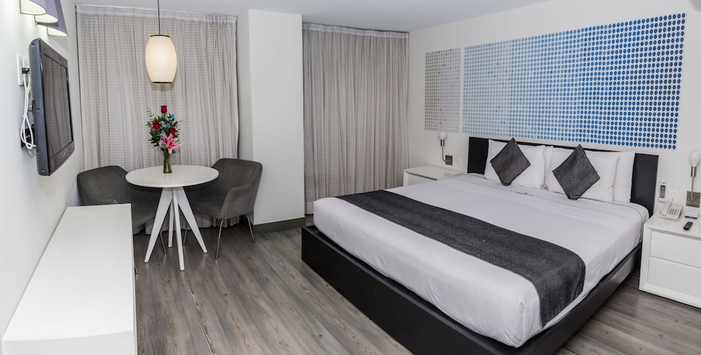 Basic Room, 2 Double Beds - Photo 7