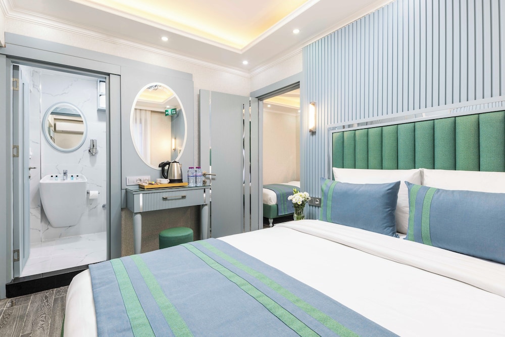 Deluxe Suite photo 2