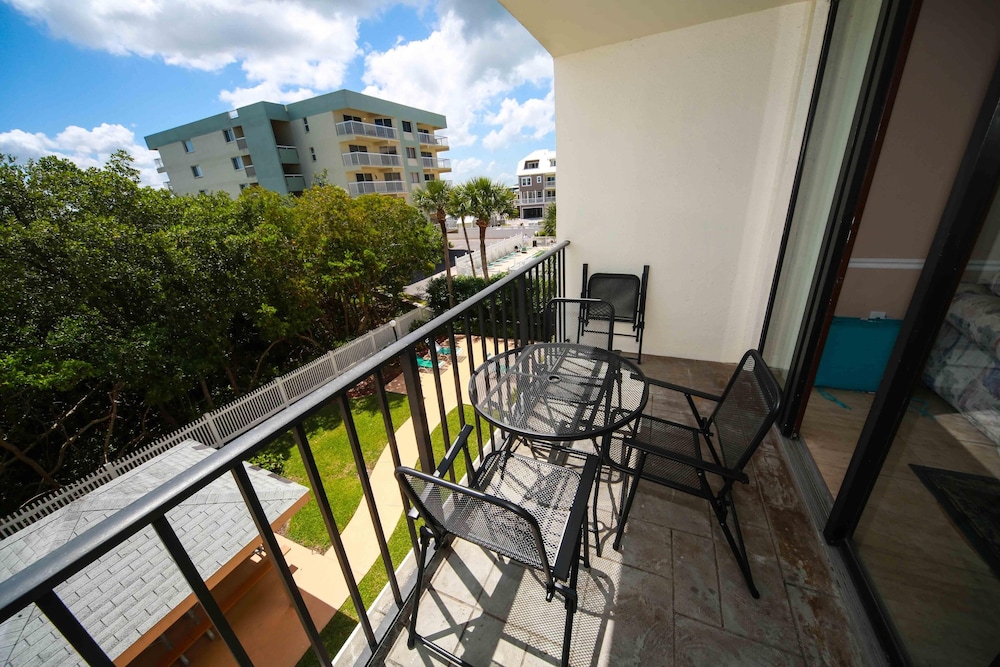 Condo, 2 Bedrooms photo 2