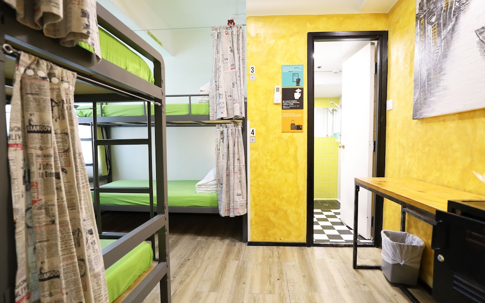Single Bed in 4 Female Dormitory En-Suite photo 2