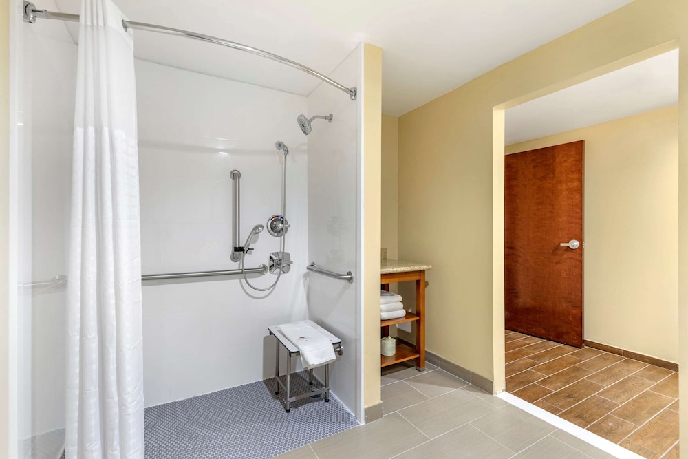 Suite, 2 Queen Beds, Accessible, Non Smoking  with sofabed - Photo 4