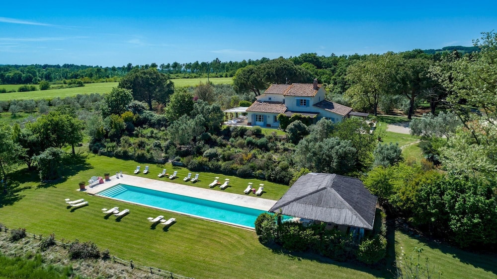 Villa photo 3