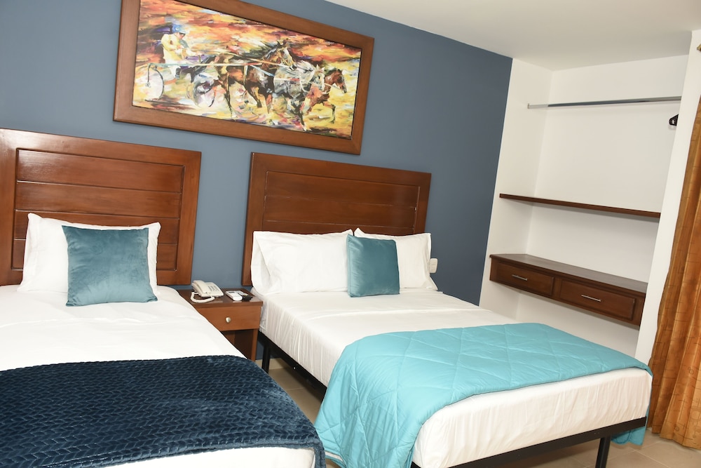 Standard Double Room, Multiple Beds photo 3