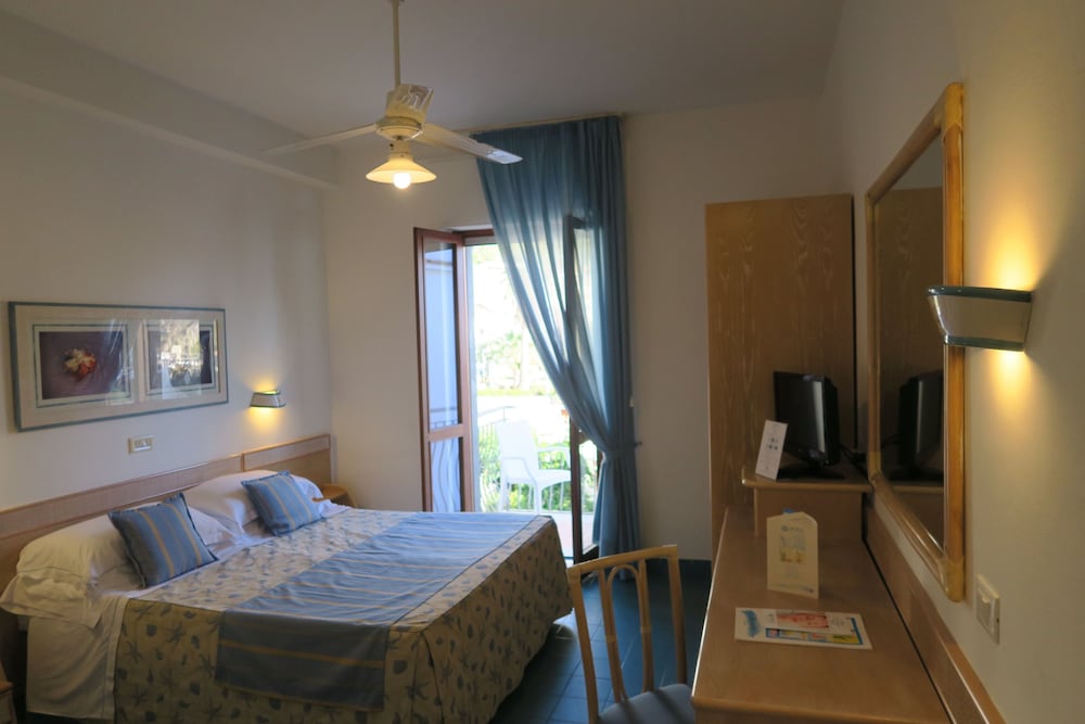 Double Room, Sea View (Marina) - Photo 3