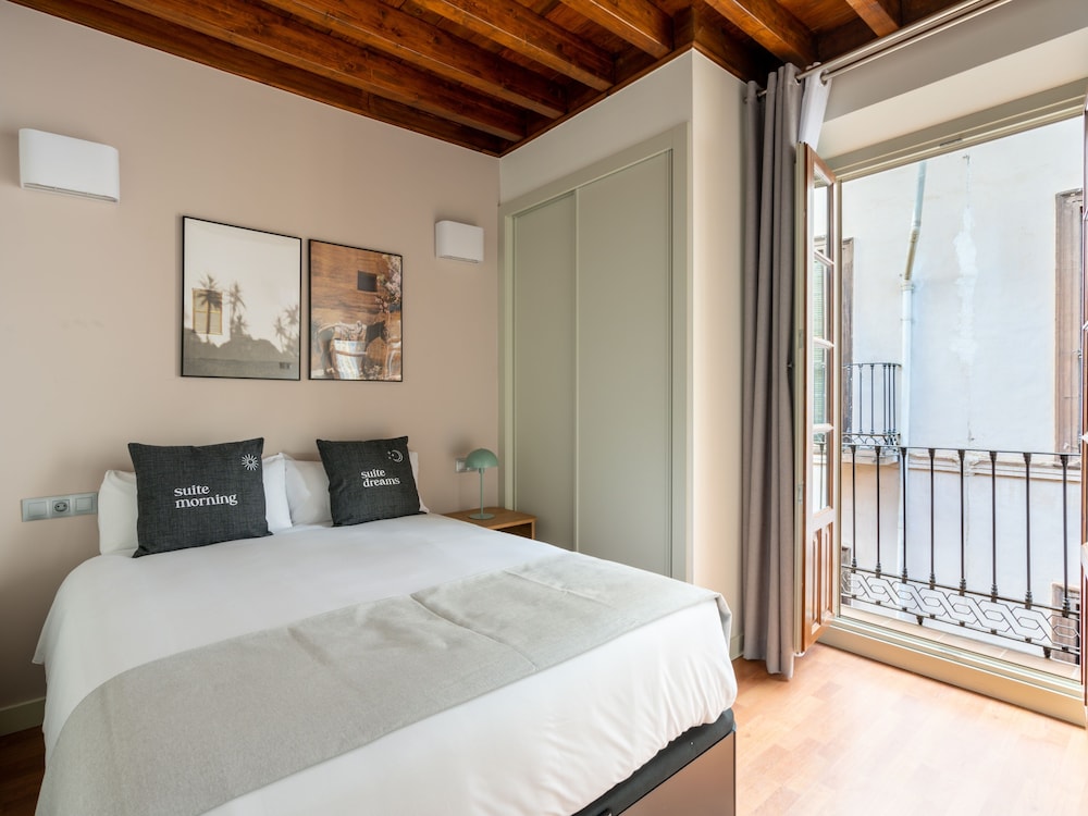 One-Bedroom Apartment with Balcony - Photo 23