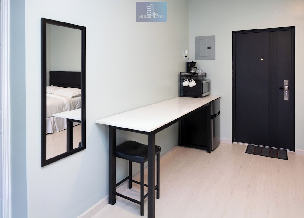 Apt 22 Studio with Balcony on Floor 3 photo 3