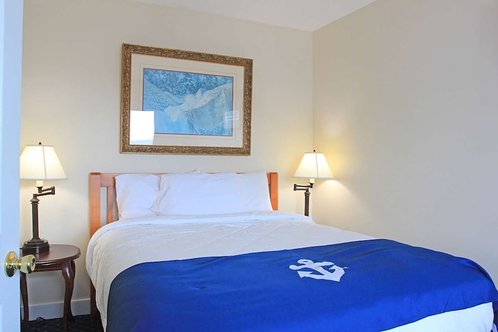 Triple Queen Suite Outer