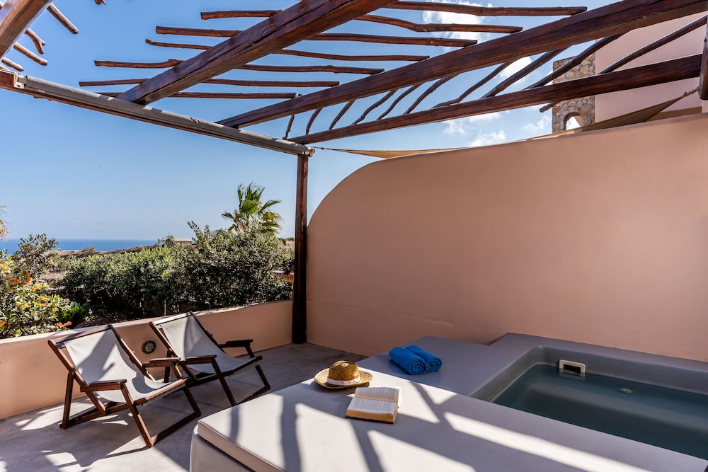 Junior Suite, Sea View (& private jetted tub) - Photo 4