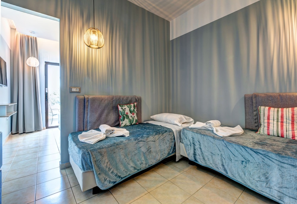 Deluxe Family Garden/Pool View