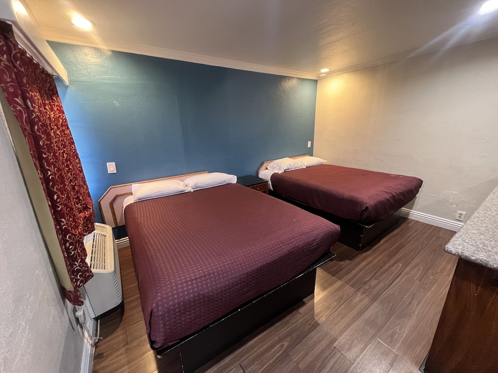 Deluxe Room, 2 Queen Beds photo 3