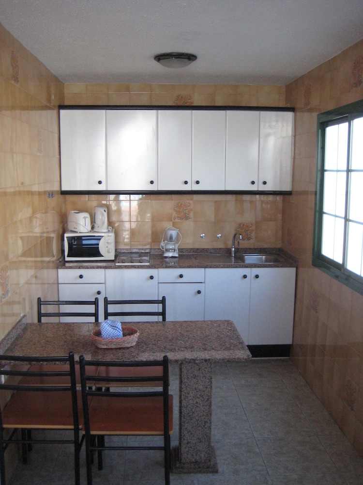 Basic Apartment photo 3