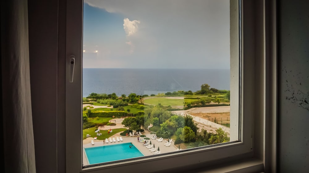 Standard Room, Sea View thumbnail 6