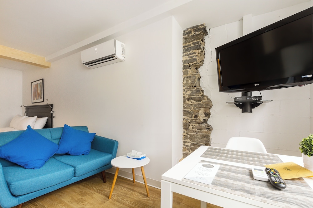 Studio B302