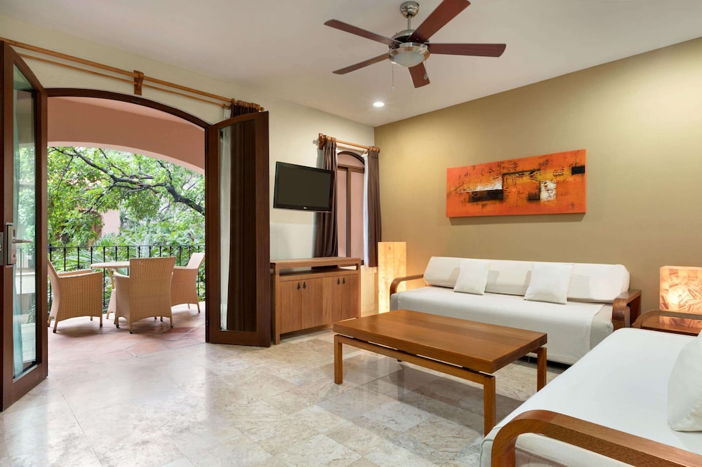 Suite, 2 Bedrooms (Master) - Photo 1