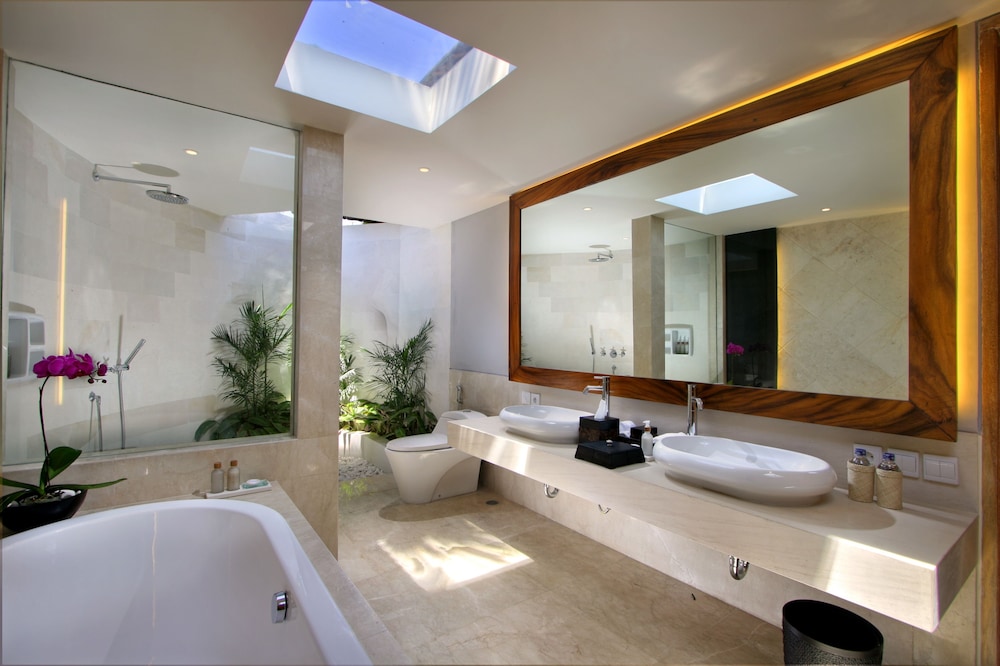 Four-Bedroom Villa with Private Pool - Photo 47