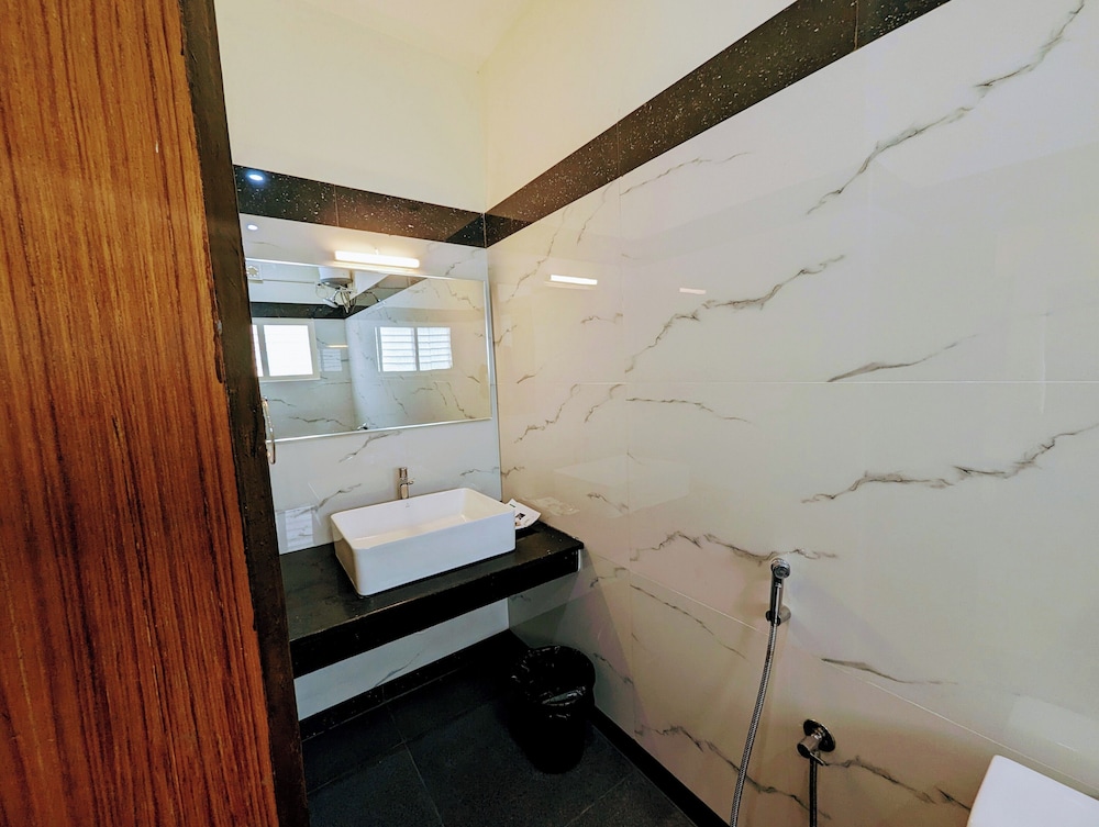 Deluxe Double Room - Photo 10