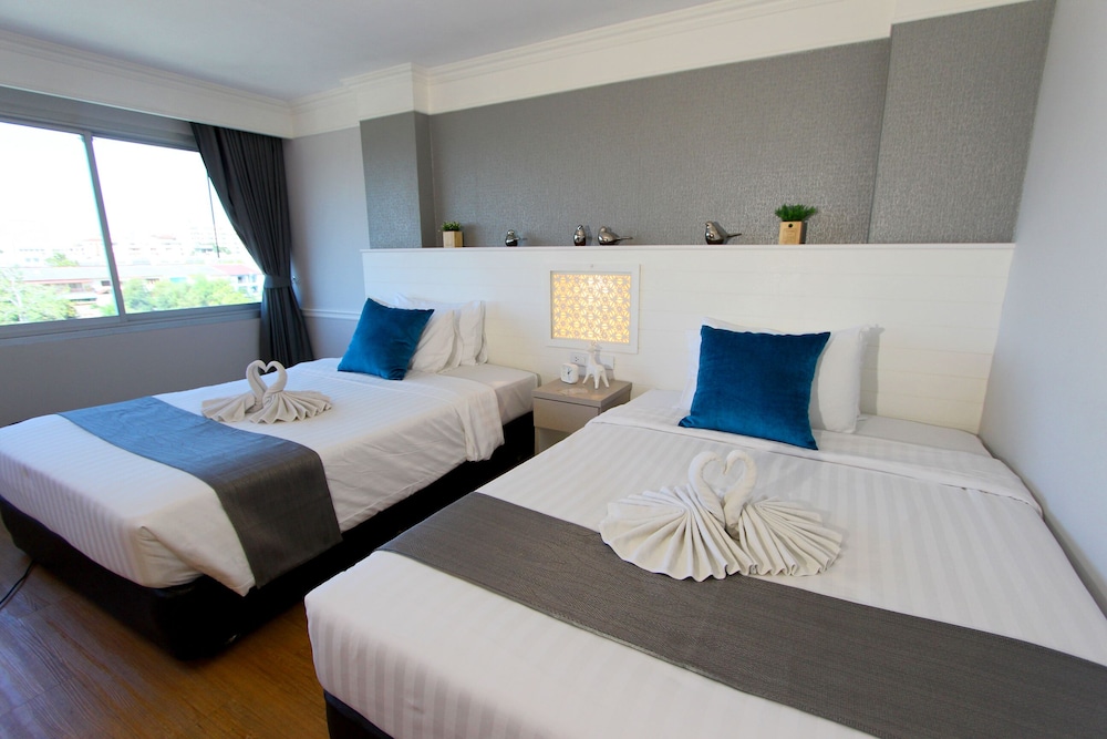 Deluxe Twin Room - Photo 12