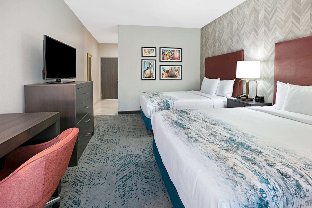 Room, 2 Queen Beds, Non Smoking - Photo 4
