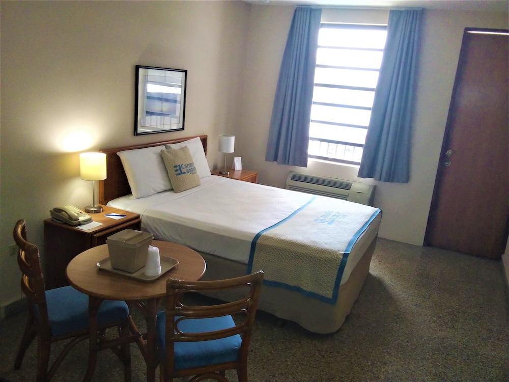 Standard Room, 1 King Bed photo 2