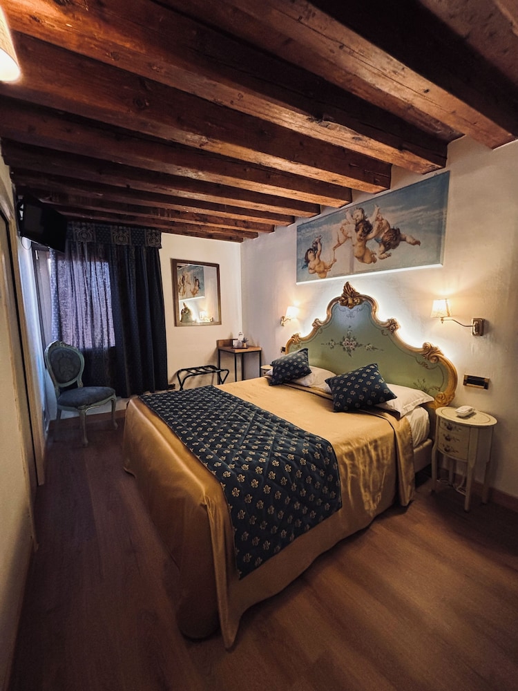 Classic Double or Twin Room photo 2