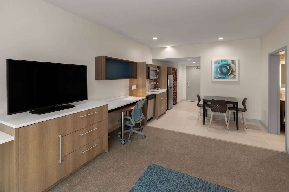 Suite, 1 Bedroom, Non Smoking (1 King Bed) photo 3