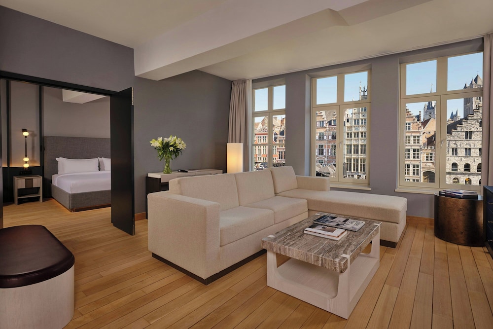 Presidential Suite, 1 King Bed with Sofa bed, River View photo 3