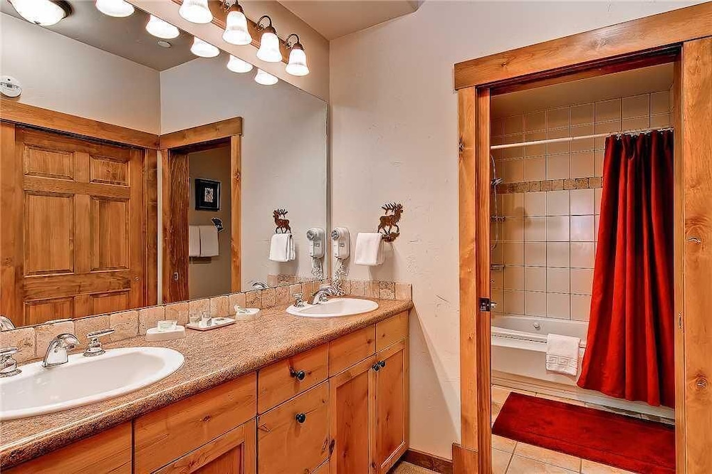 Condo, Multiple Beds (2302 Timberline Lodge, Trappeur's Cro) photo 3