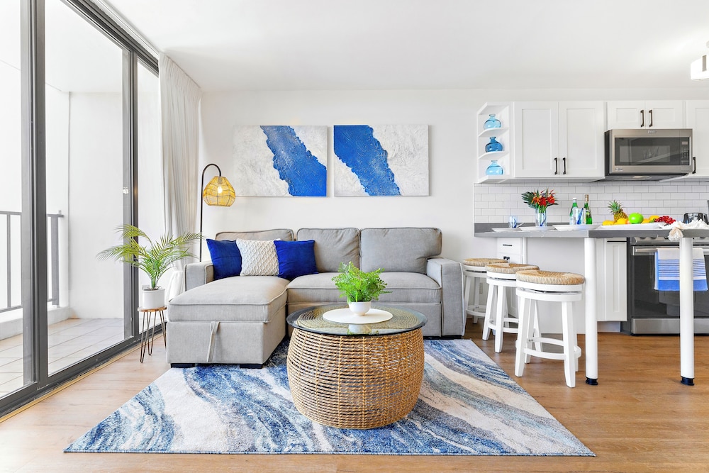 Premium Remodeled Condo with Ocean View and Parking: Premium Apartment, 1 King Bed, Air conditioning, Ocean View (0119) photo