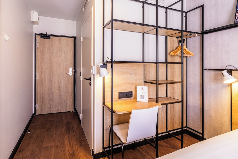 Standard Room, 1 Double Bed - Photo 11