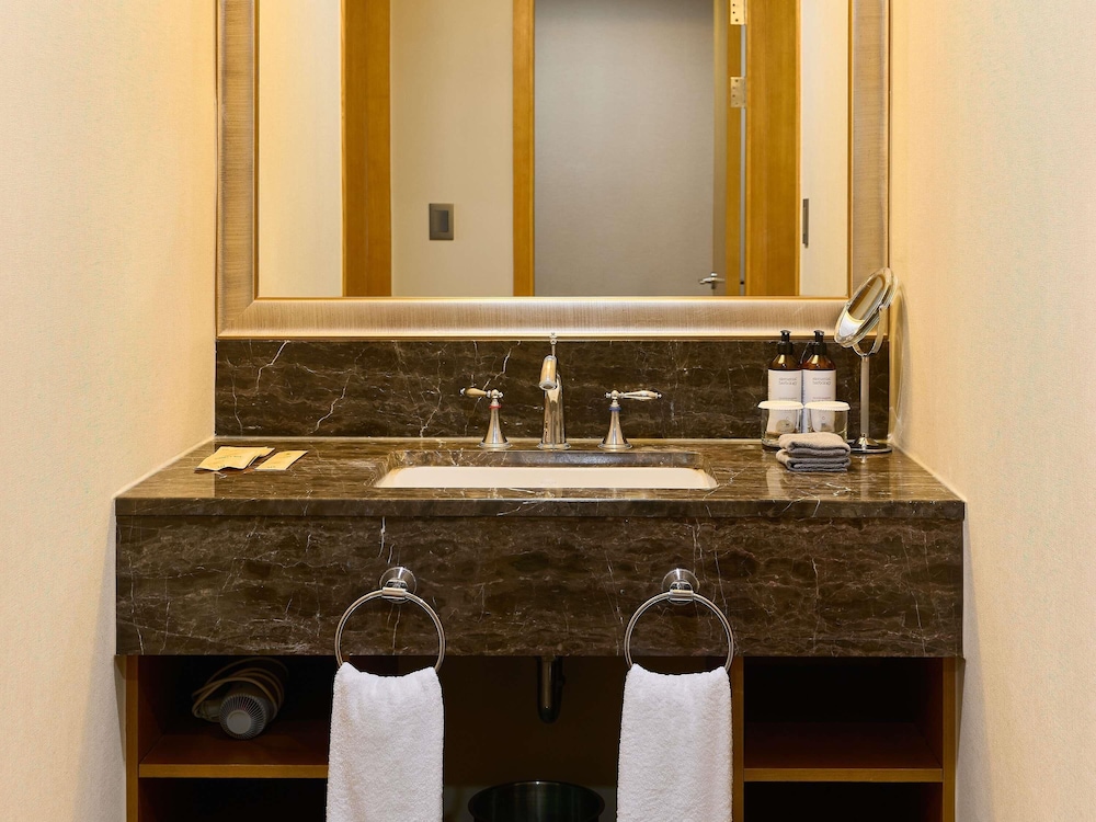 Suite, 2 Double Beds - Photo 6