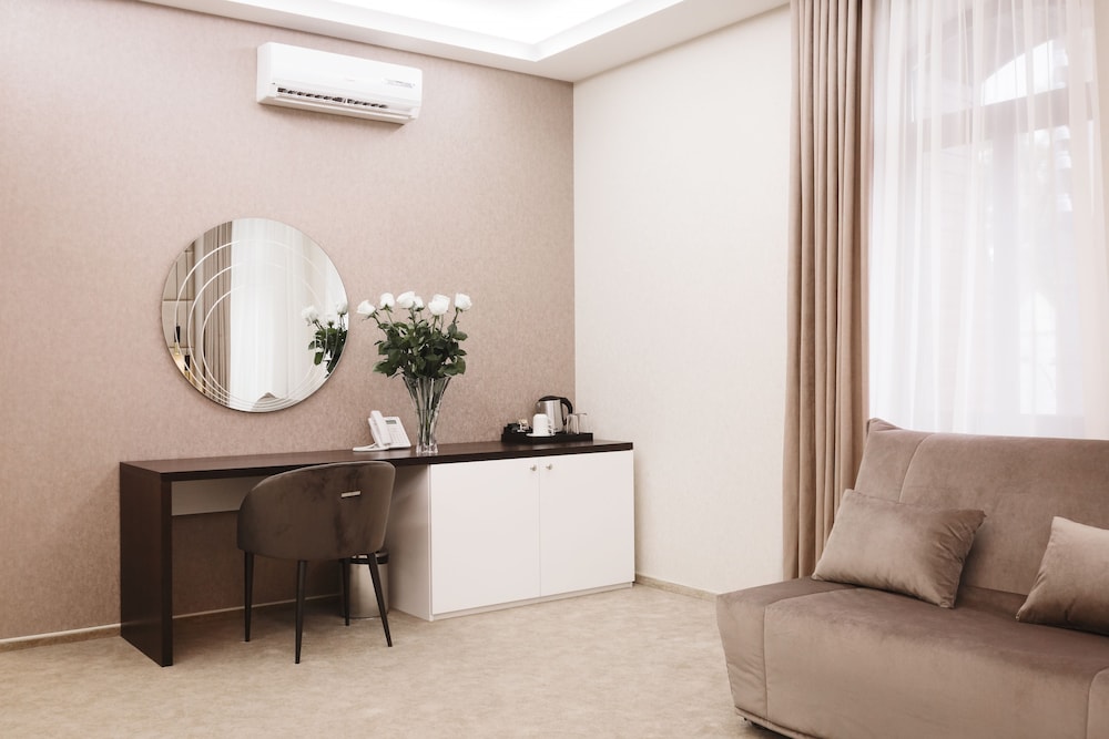Deluxe Double Room, 1 King Bed photo 2