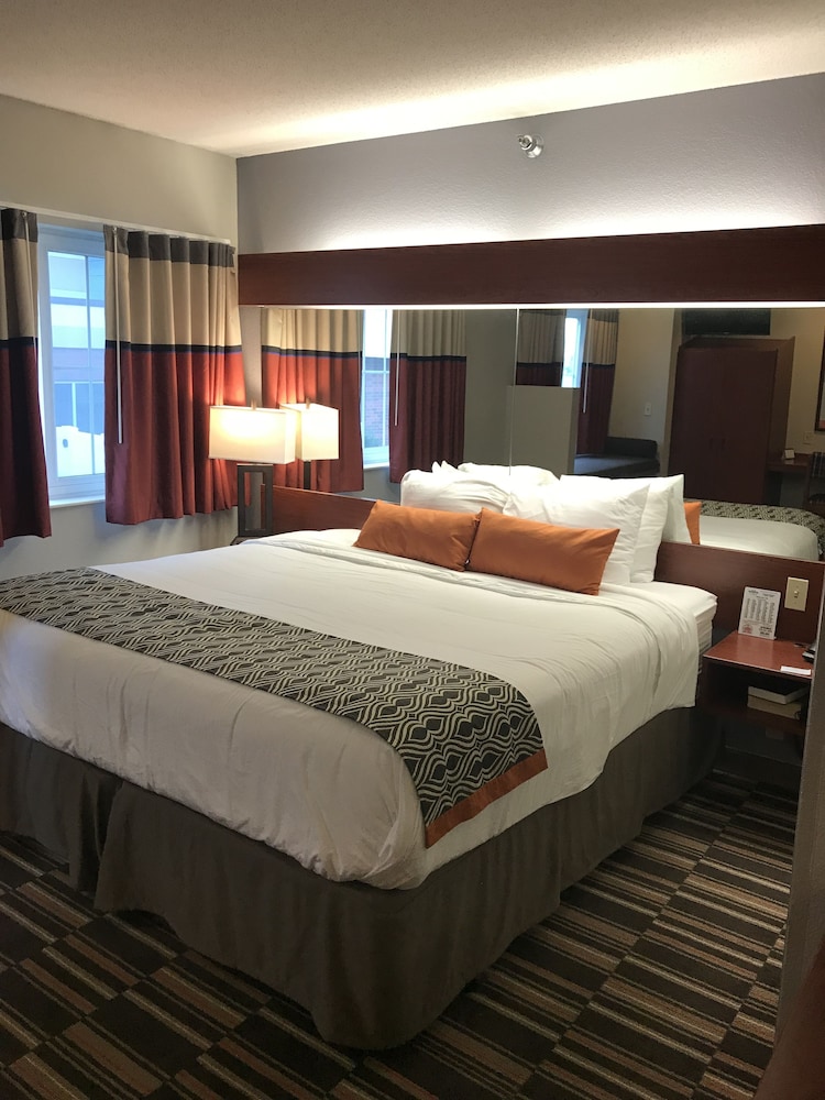 Studio Suite, 1 King Bed, Non Smoking - Photo 2