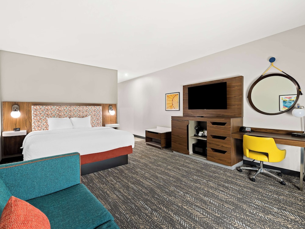 Suite, 1 King Bed, Accessible, Refrigerator & Microwave (Hearing) - Photo 2