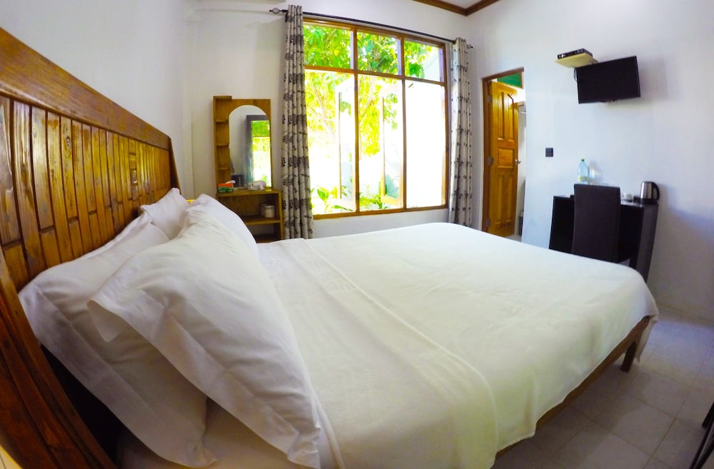 Deluxe Beach Room Garden View