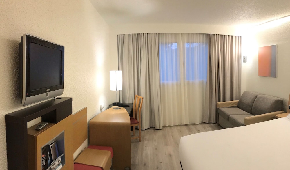 Standard Room, 1 Double Bed with Sofa bed - Photo 2