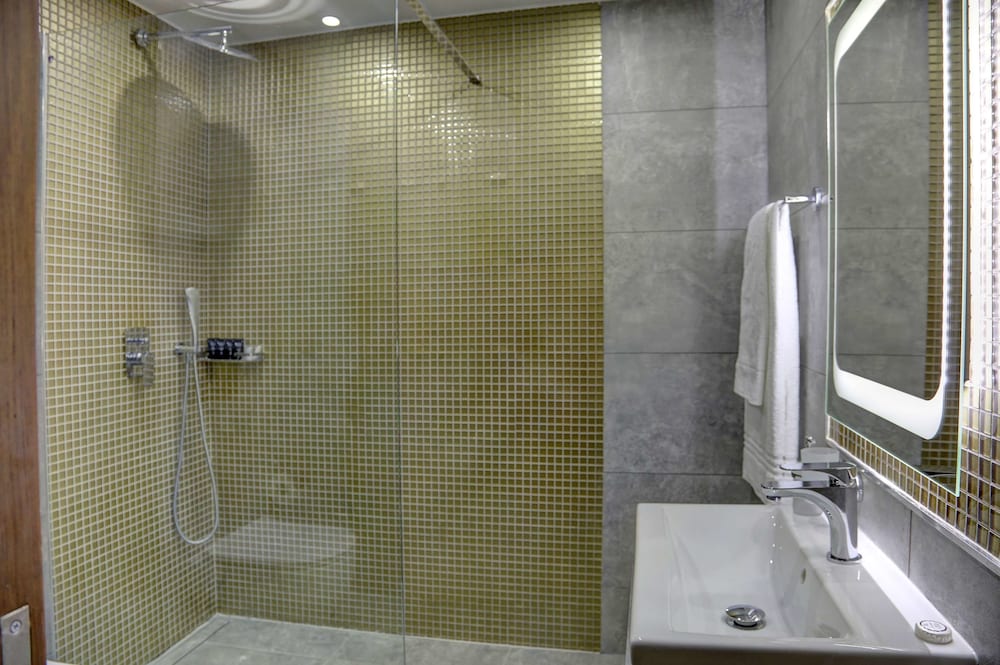 Superior Suite, Multiple Beds, Non Smoking, Balcony (Larger Room) photo 3
