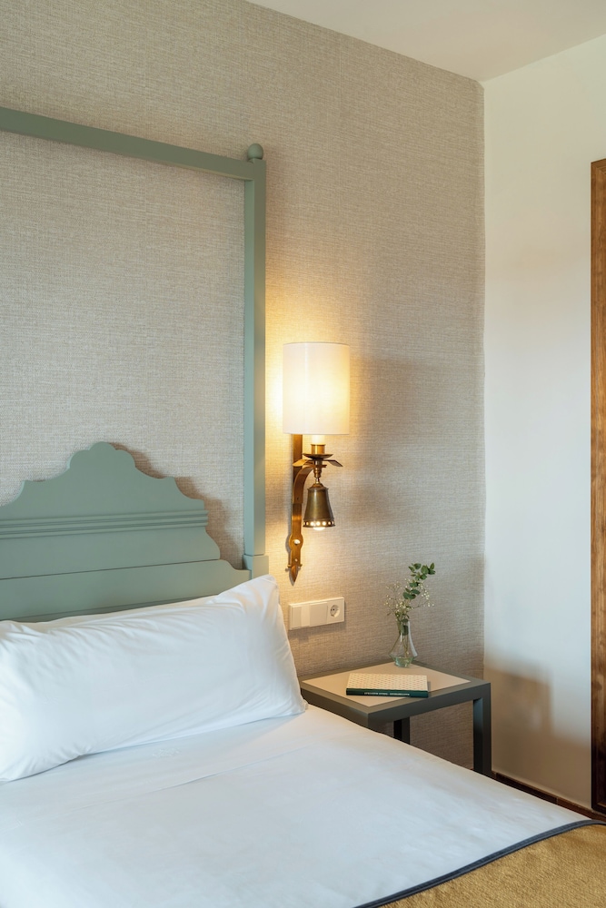 Standard Twin Room (3 Adults) photo 2