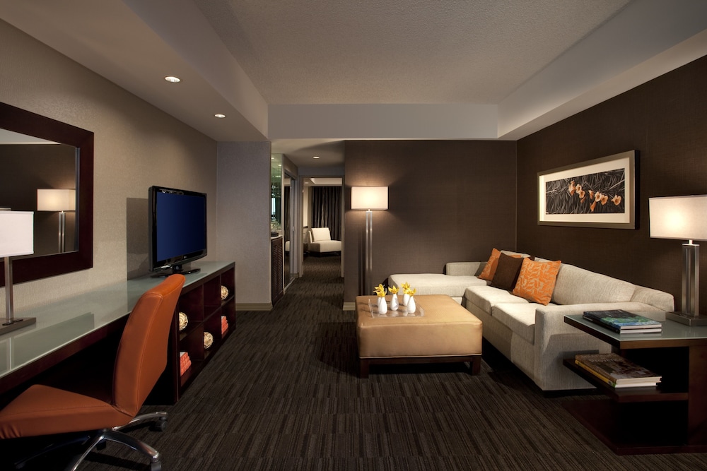 Suite, 2 Double Beds, City View - Photo 5