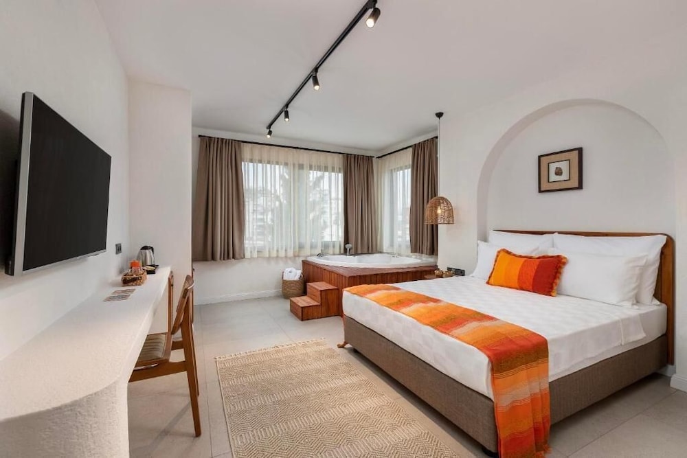 Suite, Jetted Tub