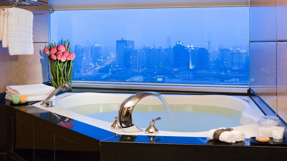 Executive Room, 2 Twin Beds, Club Lounge Access - Photo 10