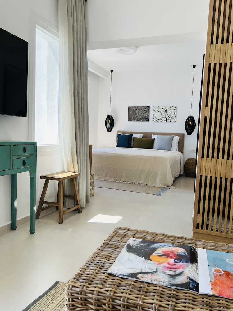 Deluxe Suite, Sea View - Photo 5