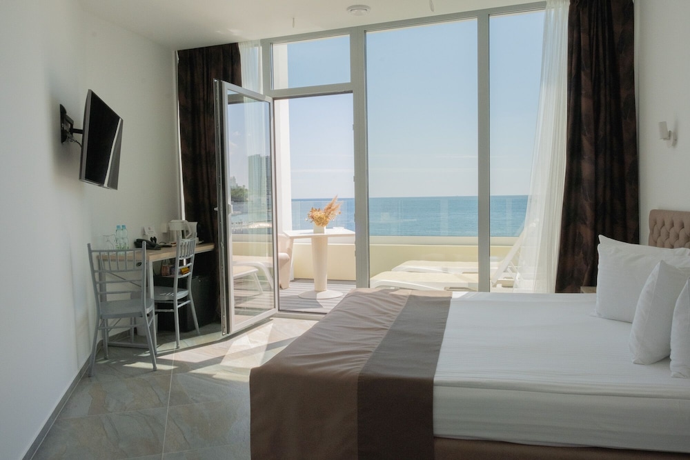 Junior Double or Twin Room photo 1