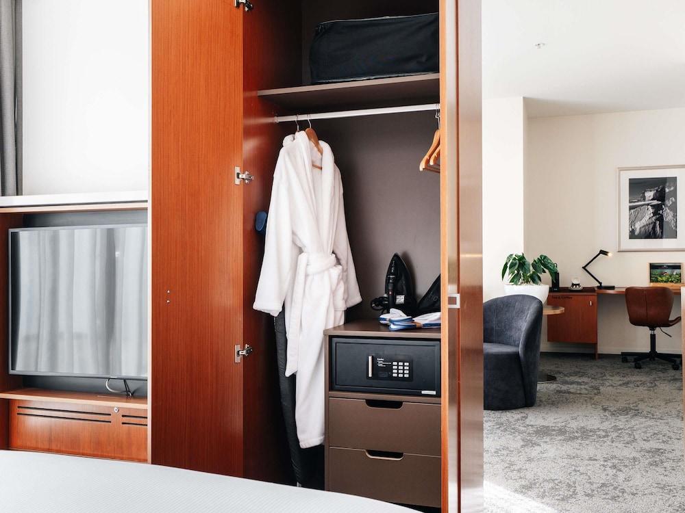 Executive Suite, 1 King Bed - Photo 2